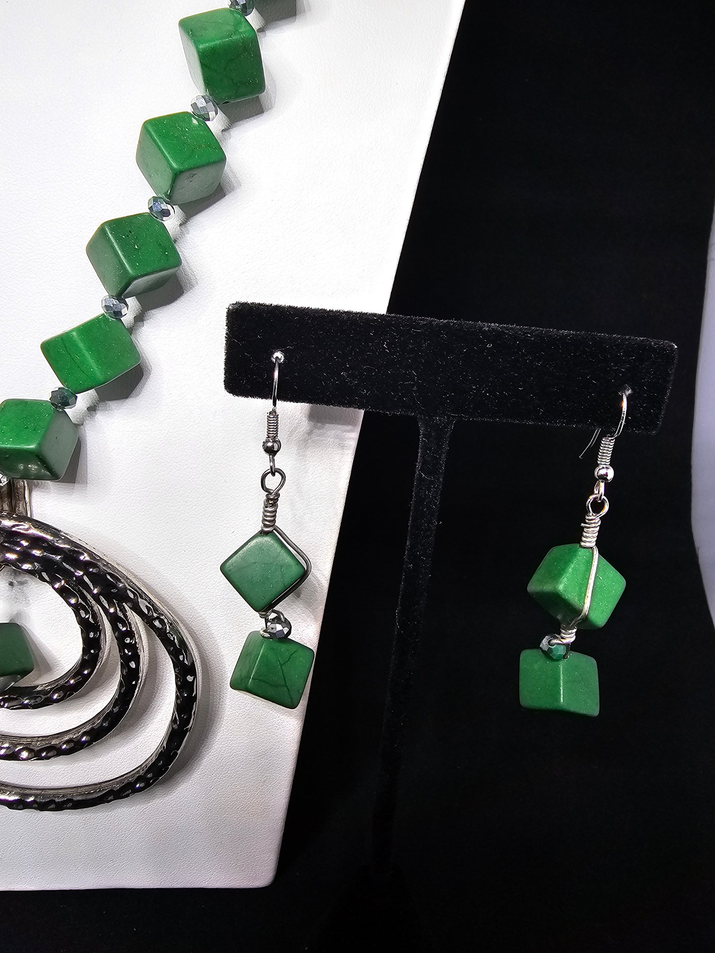 Jayda Green Necklace Set Silver with Hammered Triple Circle Pendant