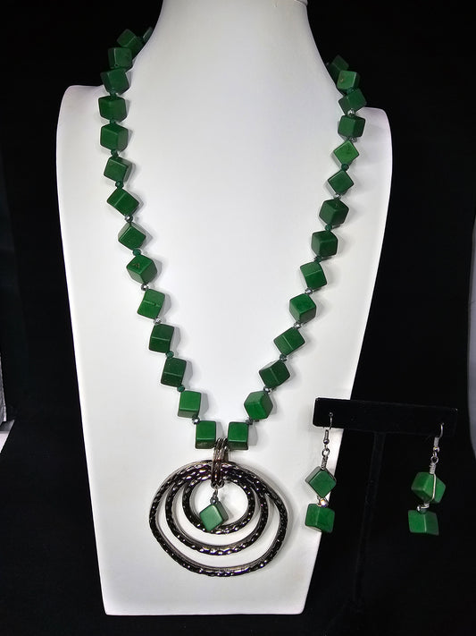 Jayda Green Necklace Set Silver with Hammered Triple Circle Pendant